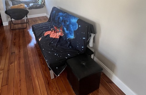 Ampere House | Luxurious king bed, three story house, fire pit, NYC train and shopping center