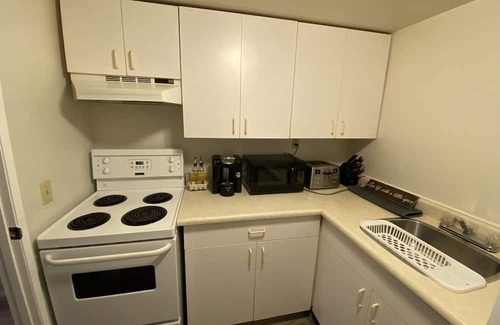 Kamloops House | Cozy suite with full Kitchen