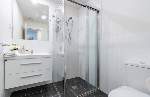 Coombs House | Coom1 · Home w/ Water Views - 10mins to the City/Woden