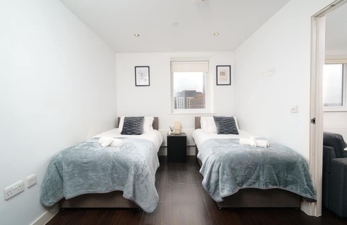 Sutton West Apartment | Sutton Cityscape, WIFI, Netflix, For Business & Re-Locators