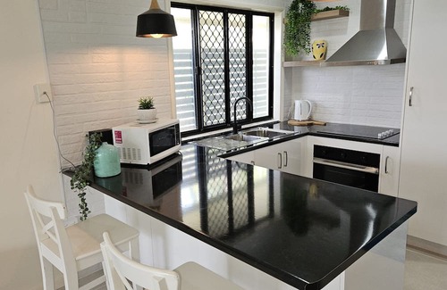 Dolphin Heads Apartment | WhitsunStays - Le Beach Shack
