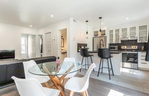 Saint Henri Condo | Charming 2-Bed Apt Near Atwater Market and Dtown With Parking and Metro