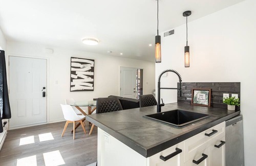 Saint Henri Condo | Charming 2-Bed Apt Near Atwater Market and Dtown With Parking and Metro