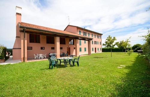 San Michele al Tagliamento Apartment | Relaxing escape in a green oasis by Beahost Rentals
