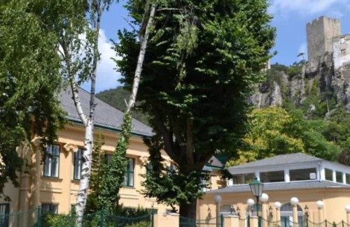 Baden Apartment | Holiday Apartment "Schickes Baden Bei Wien" with Shared Garden & Wi-Fi