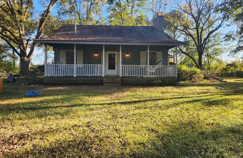 Manchester Other | The Cottage at Red Dog Farm