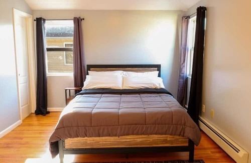 Canarsie Apartment | Welcome to our beautiful 3 beds 2 baths home you will enjoy a nice relaxing stay