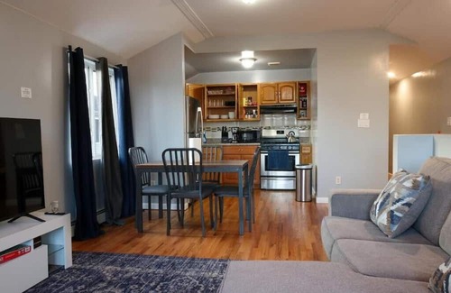 Canarsie Apartment | Welcome to our beautiful 3 beds 2 baths home you will enjoy a nice relaxing stay