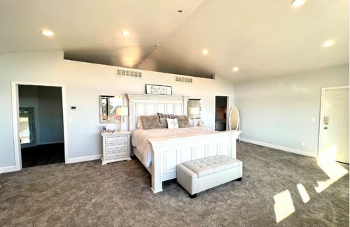 Golden Condo | Mountain View Luxury Penthouse