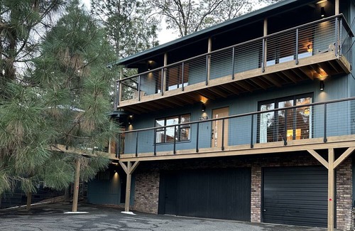 Lakehead House | Shasta Lake- Beautiful lake views and water access