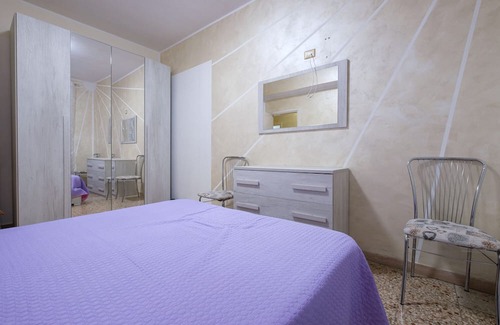 Mili San Pietro Apartment | Apartment 'Aurora Inn' with Balcony, Wi-Fi and Air Conditioning