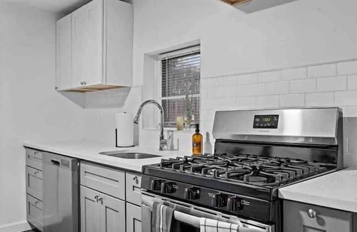 Shadyside Apartment | 3 Bedroom 718364 by Houzlet