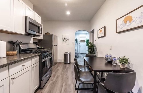 South Side Flats Apartment | 3 Bedroom 717910 by Houzlet