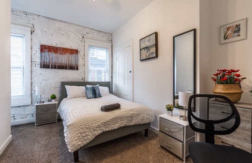 South Side Flats Apartment | 3 Bedroom 717970 by Houzlet