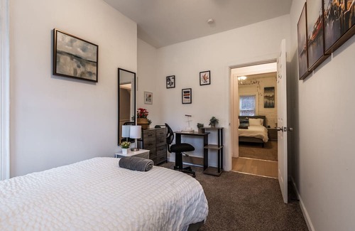 South Side Flats Apartment | 3 Bedroom 717970 by Houzlet