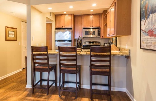 Glenwood Grove - North Iris Condo | All-Inclusive luxury condo close to downtown Boulder Colorado
