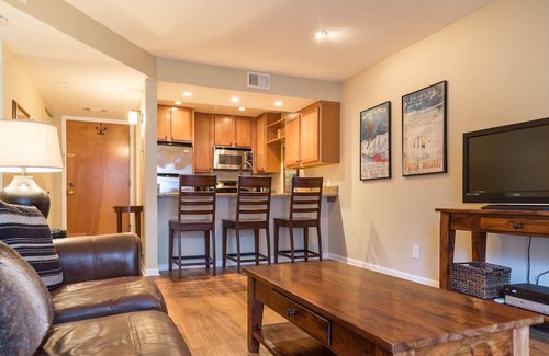 Glenwood Grove - North Iris Condo | All-Inclusive luxury condo close to downtown Boulder Colorado