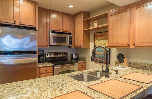 Glenwood Grove - North Iris Condo | All-Inclusive luxury condo close to downtown Boulder Colorado