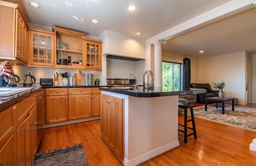 South Seattle House | Short Drive to Stadiums - Large 4 Bedroom House