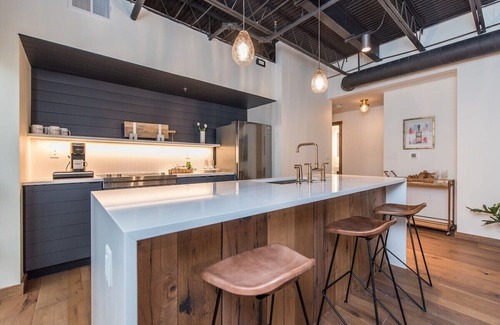 Downtown Apartment | This serviced apartment is a 2 bedroom(s), 2 bathrooms, located in Lexington, KY.