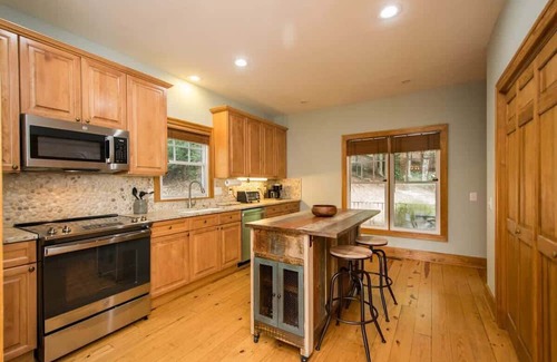 Mill Spring House | Lakefront Oasis~$375 Free Activities Daily