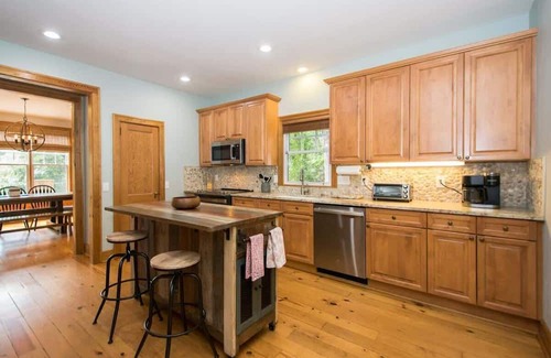 Mill Spring House | Lakefront Oasis~$375 Free Activities Daily