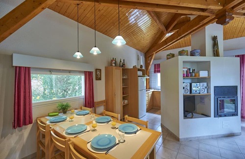 Quillan House | Tidy bungalow with dishwasher