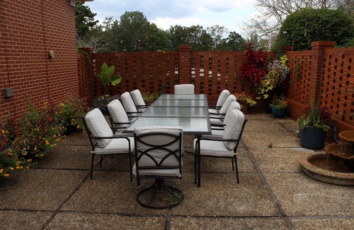 Manchester Cottage | Charming and spacious guesthouse in the lovely hills of Manchester, Georgia.