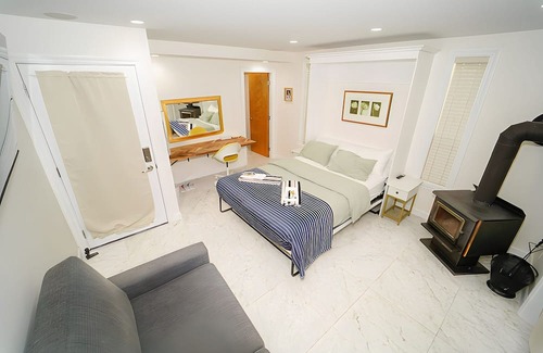 Langford Bed & Breakfast | Steam, Swim & Unwind: Your Private Wellness Haven!
