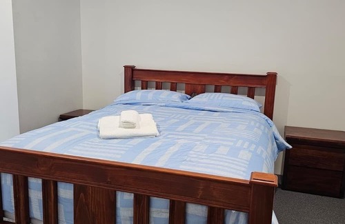 Byford House | Comfortable Getaway for Families & Groups