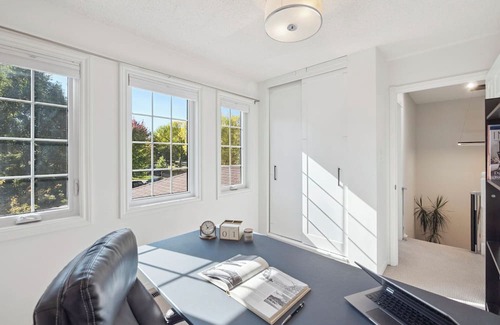 Aurora House | Stylish newly Renovated 3BR Home-Perfect Family Location