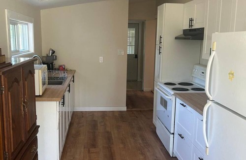 Kingsville Cottage | Quiet South Shore Cottage With Lake View