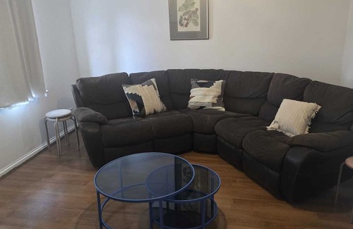 Vange House | Homely 3-bedroom House close to shops and also close to the town center