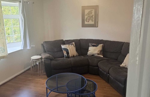 Vange House | Homely 3-bedroom House close to shops and also close to the town center