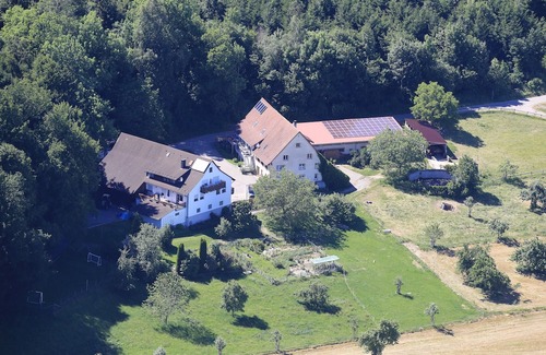 Owingen Apartment | Holiday Apartment '3' with Mountain View, Shared Garden and Wi-Fi
