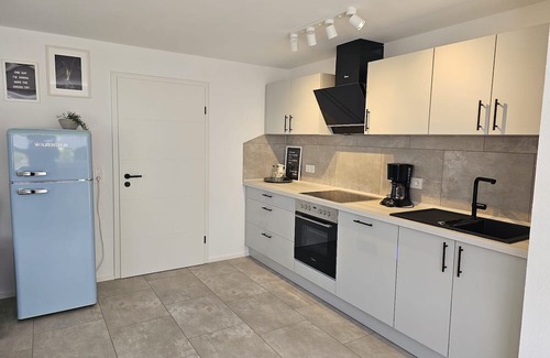 Muensingen Apartment | Apartment 'Alb-Apfel' with Private Terrace, Shared Garden and Wi-Fi