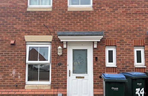 Coventry House | Central, Modern, Entire 3 rooms, 2.5 baths house