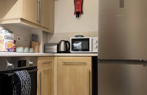 Coventry House | Central, Modern, Entire 3 rooms, 2.5 baths house