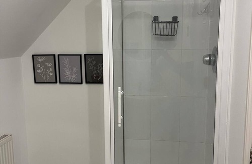 Coventry House | Central, Modern, Entire 3 rooms, 2.5 baths house
