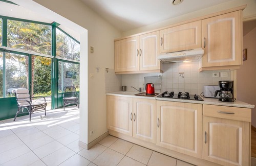 Challans House | Holiday Home 'Du Peintre' with Private Terrace, Wi-Fi and Air Conditioning