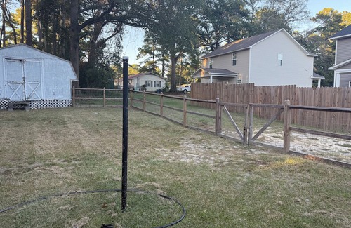 Raeford House | Casa Minimal Cottage Pet Friendly w/Fenced Yard