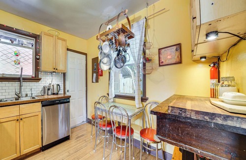 Columbia City Apartment | Explore Seattle! Charming Apt w/Private Deck