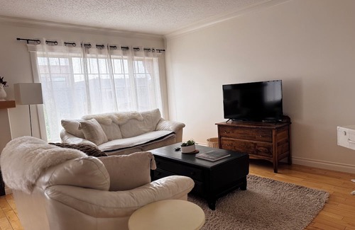 Smithers Apartment | Fox & Fern 2 BR 2 BA Main St. Gem