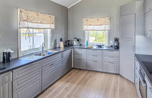 Fitjar House | Beautiful home in Fitjar with house sea view