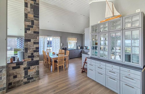 Fitjar House | Beautiful home in Fitjar with house sea view
