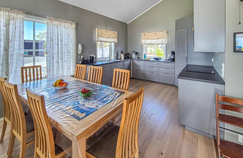 Fitjar House | Beautiful home in Fitjar with house sea view