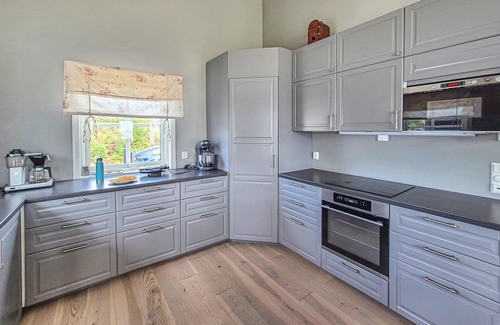 Fitjar House | Beautiful home in Fitjar with house sea view