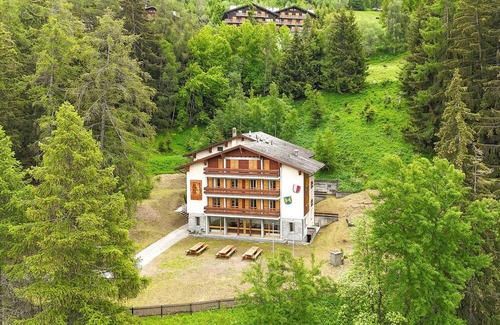Les Mayens-de-Sion Ski Chalet | Chalet in Les Agettes near ski area