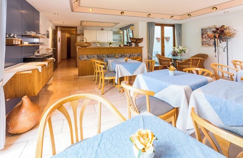 Gailingen Apartment | Room 'Doppelzimmer 7' with Mountain View, Private Terrace and Wi-Fi