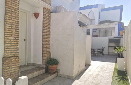 Zahara de los Atunes Apartment | Apartment 'El Refugio Del Mar' with Balcony, Wi-Fi and Air Conditioning